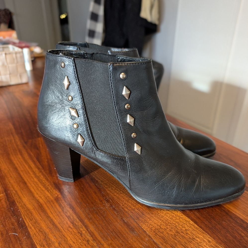 Amalfi By Rangoni Leather booties size 10 M